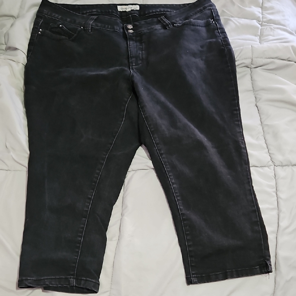 Royalty For Me WannaBettaButt Women's Black  Cropped Jeans